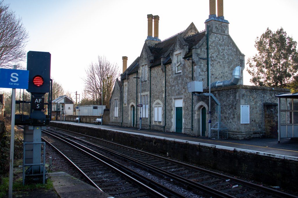 Aylesford railway station building